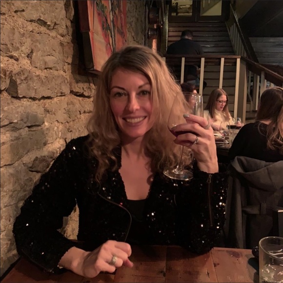 Meet your Posher, Monique - Picture 2 of 4